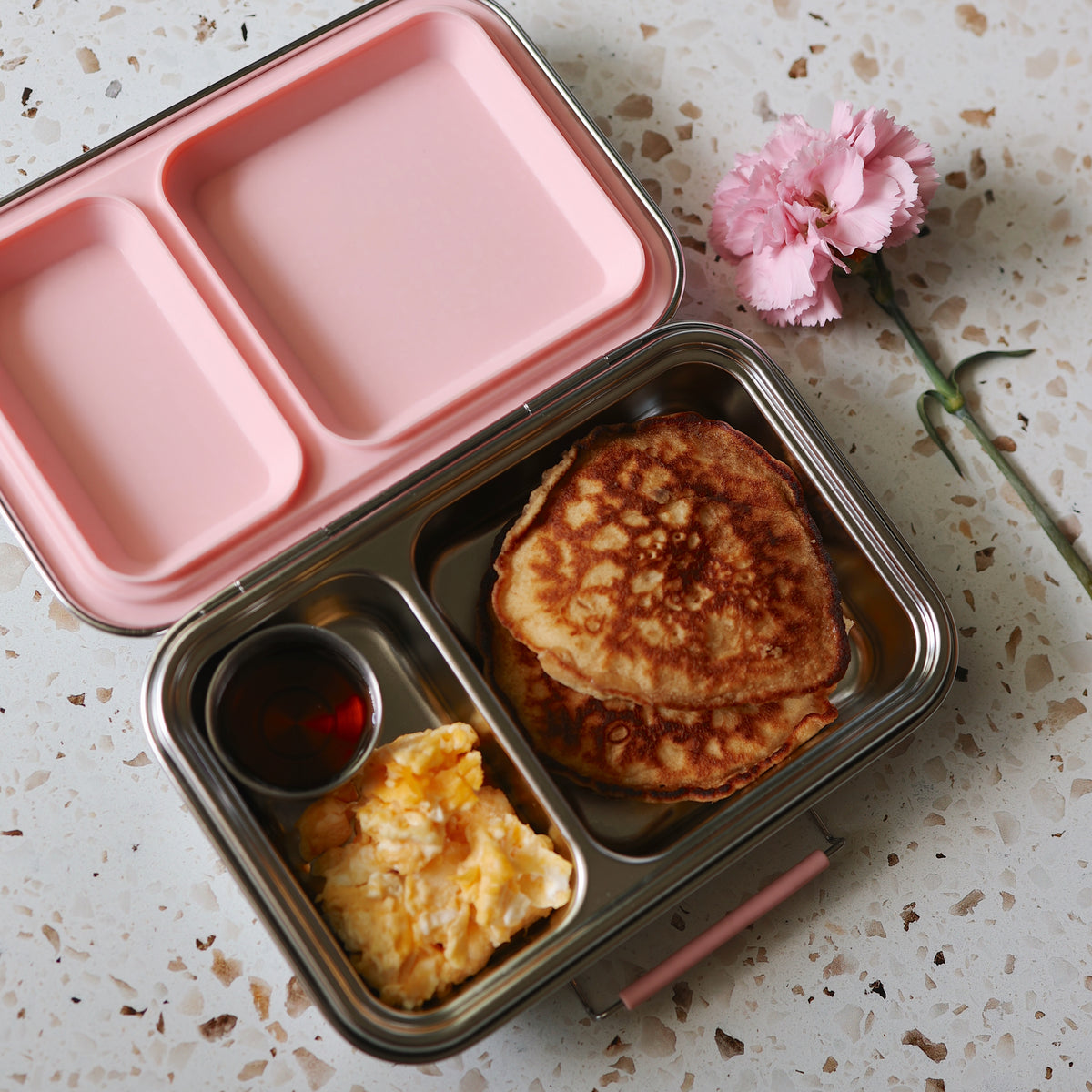 Family packing lunch